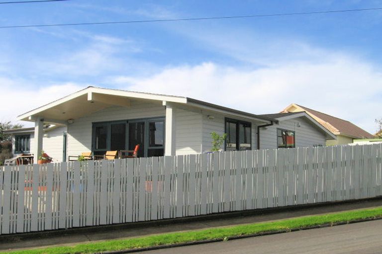 Photo of property in 4 Laings Road, Bucklands Beach, Auckland, 2012