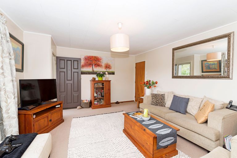 Photo of property in 14 Penfold Place, Henderson, Auckland, 0610