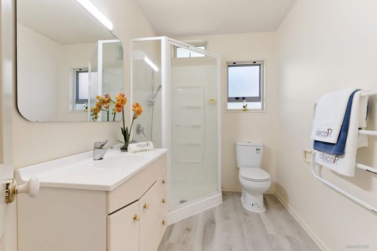 Photo of property in 1/7 Delamare Court, Sunnynook, Auckland, 0632