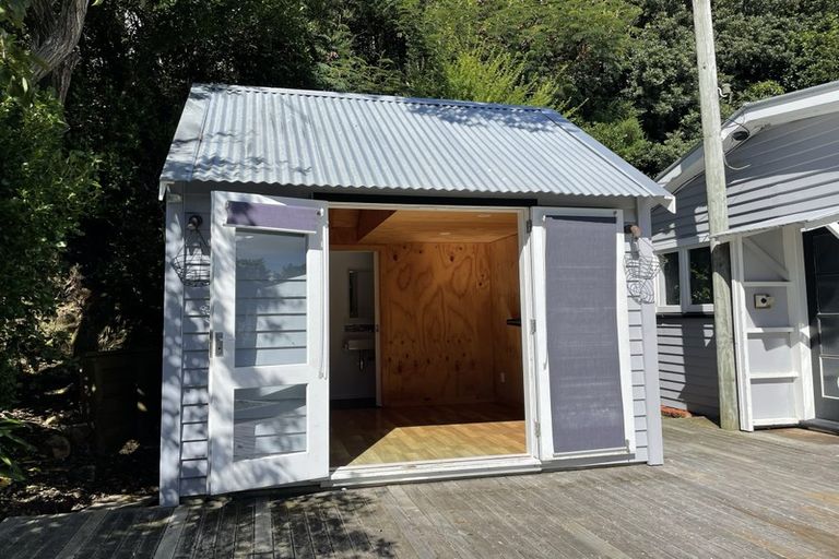 Photo of property in 143 Seatoun Heights Road, Miramar, Wellington, 6022