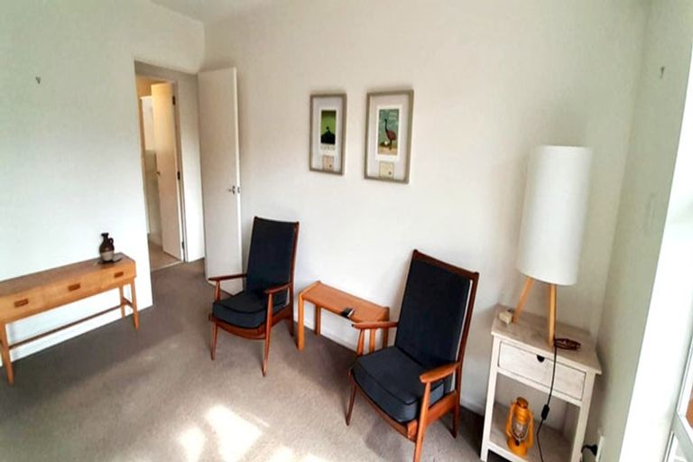 Photo of property in 2/20 Hinau Street, New Lynn, Auckland, 0600