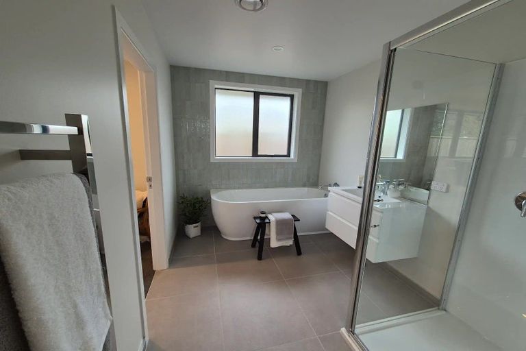 Photo of property in 2 Macrocarpa Lane, Carterton, 5713