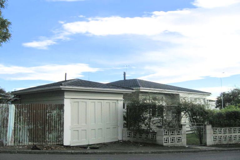 Photo of property in 122 Milton Road, Bluff Hill, Napier, 4110