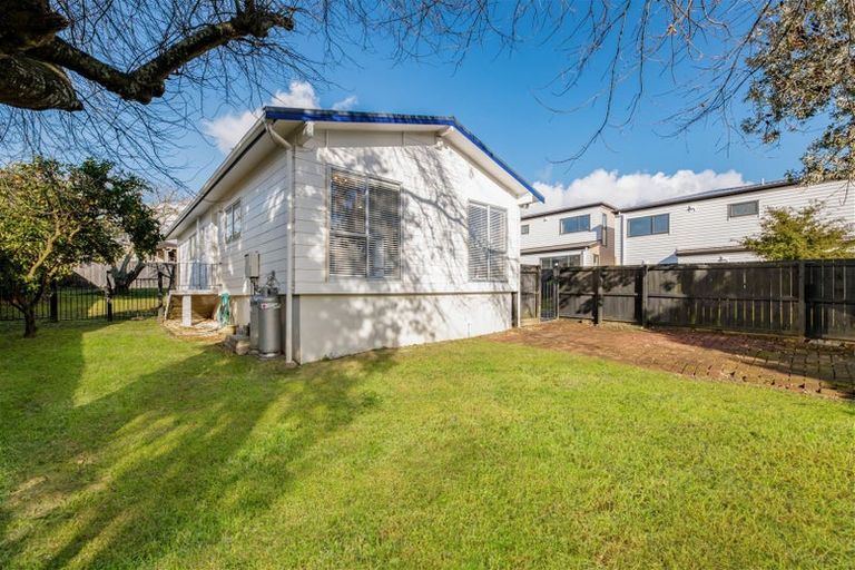 Photo of property in 16 Urlich Drive, Ranui, Auckland, 0612