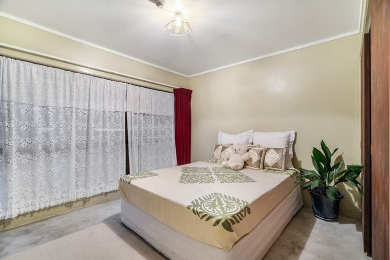 Photo of property in 4 Puketaha Road, Swanson, Auckland, 0816