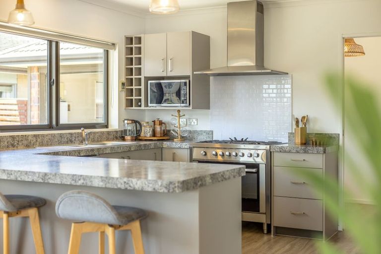 Photo of property in 22 Bluewater Place, Paraparaumu, 5032