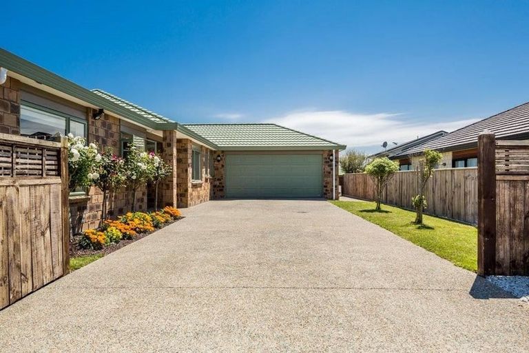 Photo of property in 37 Saint Ives Drive, Camborne, Porirua, 5026