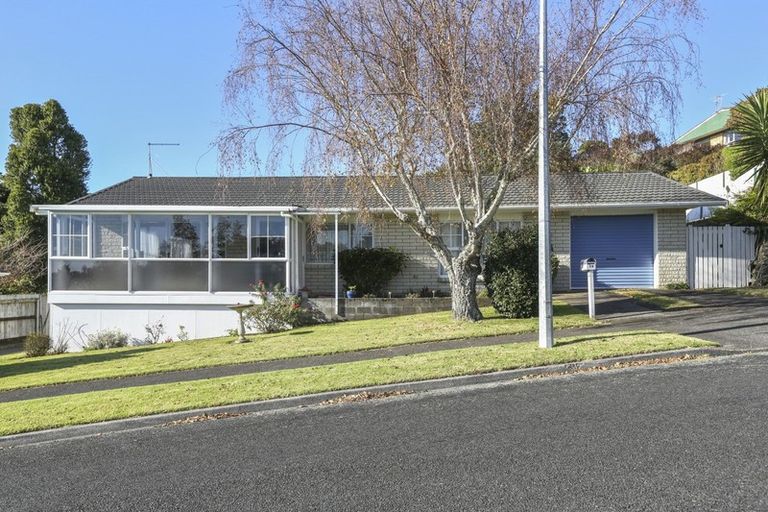 Photo of property in 28 Riversdale Drive, Merrilands, New Plymouth, 4312