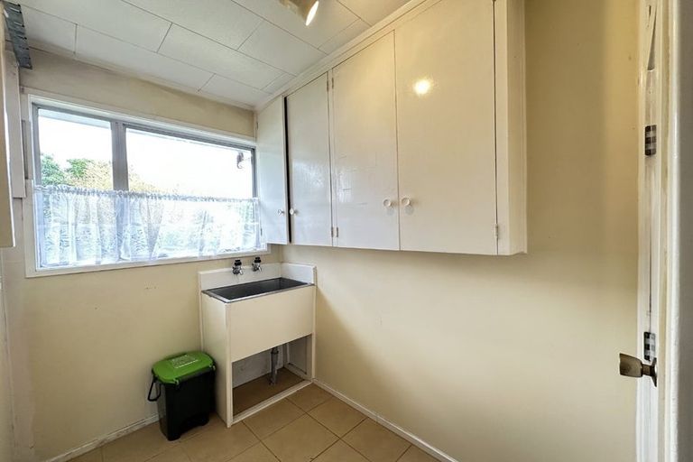 Photo of property in 12 Lynley Place, Pakuranga Heights, Auckland, 2010