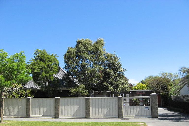 Photo of property in 219 Memorial Avenue, Burnside, Christchurch, 8053