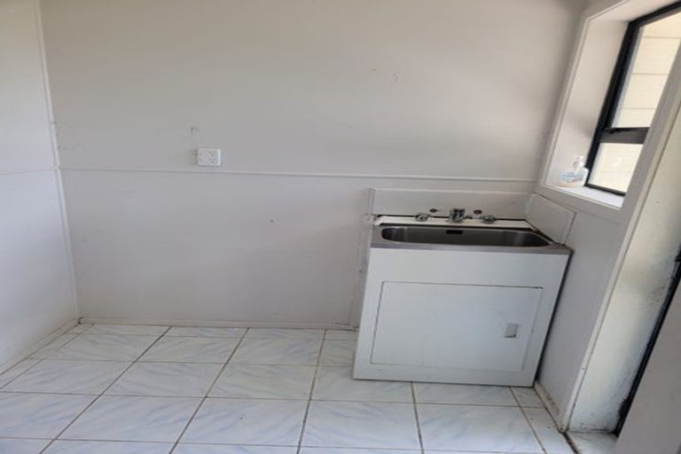 Photo of property in 43 Rathgar Road, Henderson, Auckland, 0610