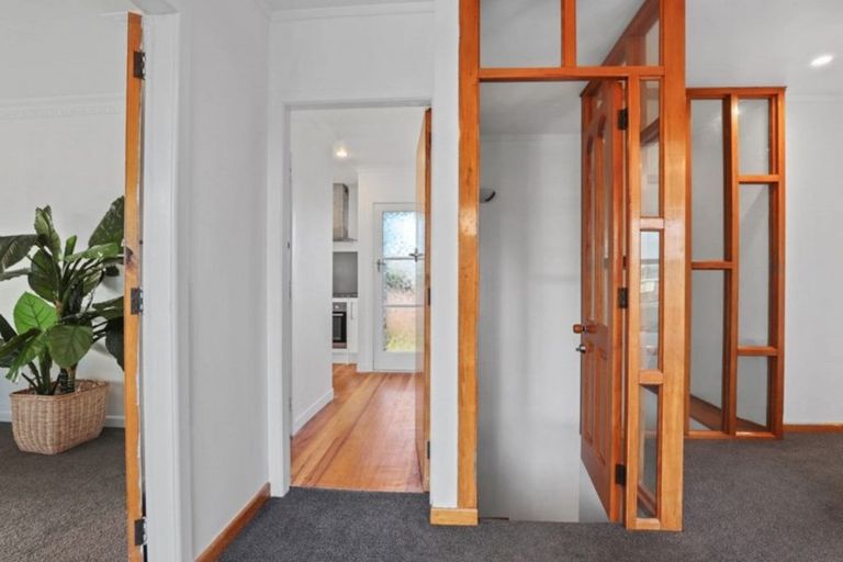 Photo of property in 6 Aotea Place, Chedworth, Hamilton, 3210