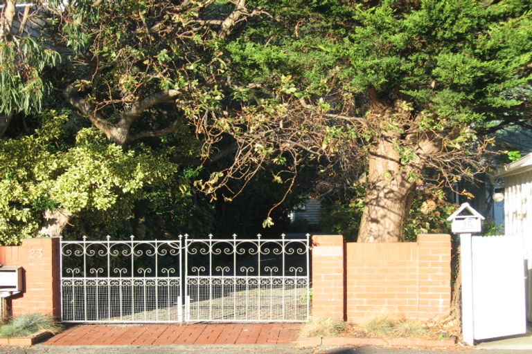 Photo of property in 23 Pukatea Street, Eastbourne, Lower Hutt, 5013