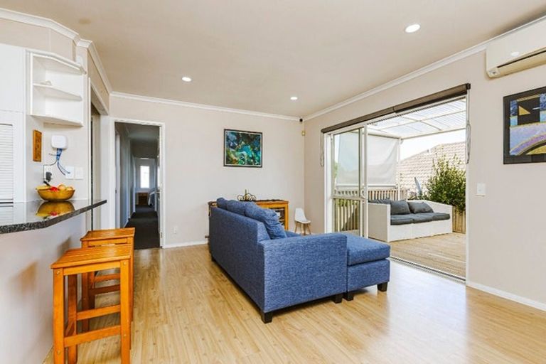 Photo of property in 24 Corta Bella Place, Golflands, Auckland, 2013