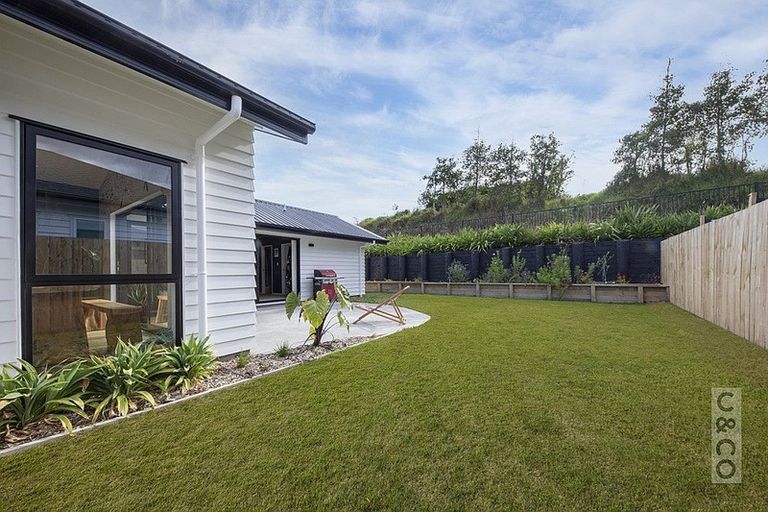 Photo of property in 83 Vinistra Road, Kumeu, 0810