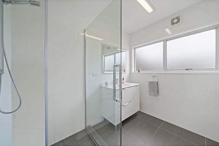 Photo of property in 1/1 Kaihu Street, Northcote, Auckland, 0627