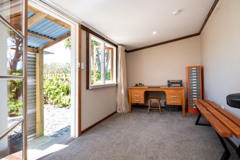 Photo of property in 21 Grove Road, Haumoana, 4102