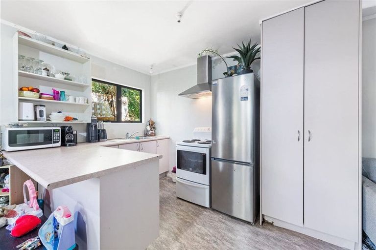 Photo of property in 16 De Val Drive, Titirangi, Auckland, 0604