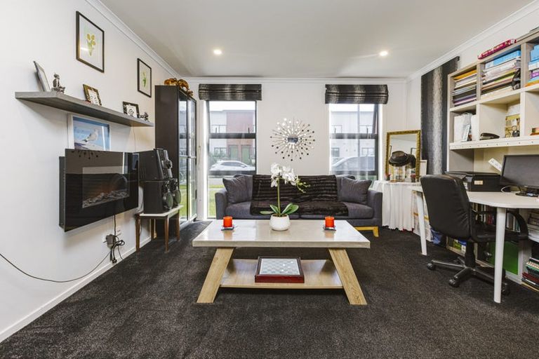 Photo of property in 2 Waituarua Drive, Takanini, 2112