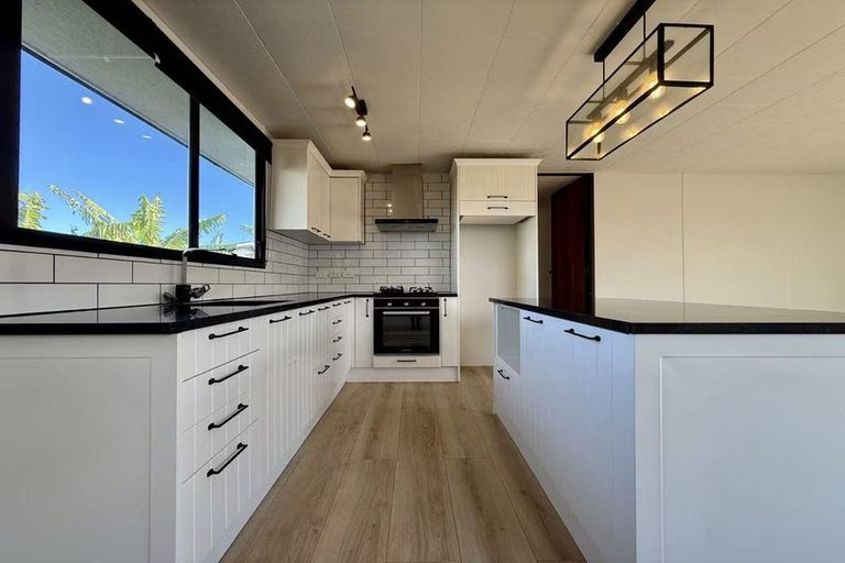 Photo of property in 2/15 Cyril Crescent, West Harbour, Auckland, 0618