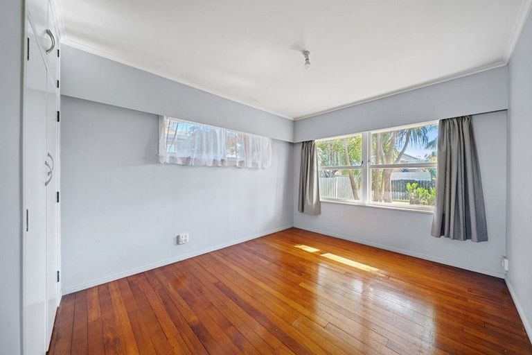 Photo of property in 3 Halberg Street, Papakura, 2110