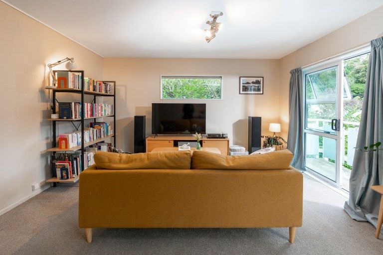 Photo of property in 33 Delhi Crescent, Khandallah, Wellington, 6035