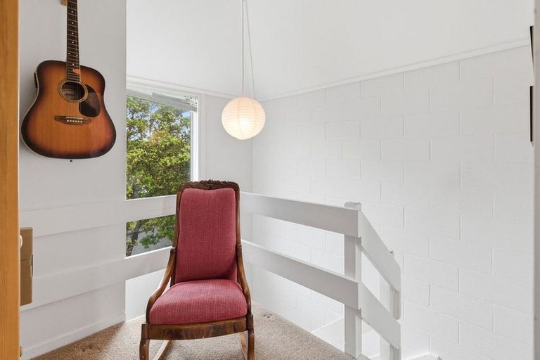 Photo of property in 116 Akaroa Drive, Maupuia, Wellington, 6022