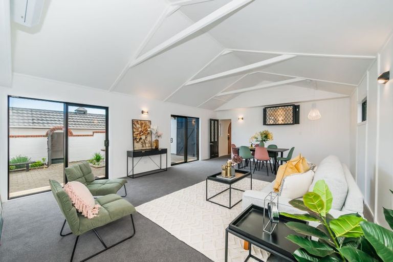 Photo of property in 10 Kakariki Grove, Waikanae, 5036