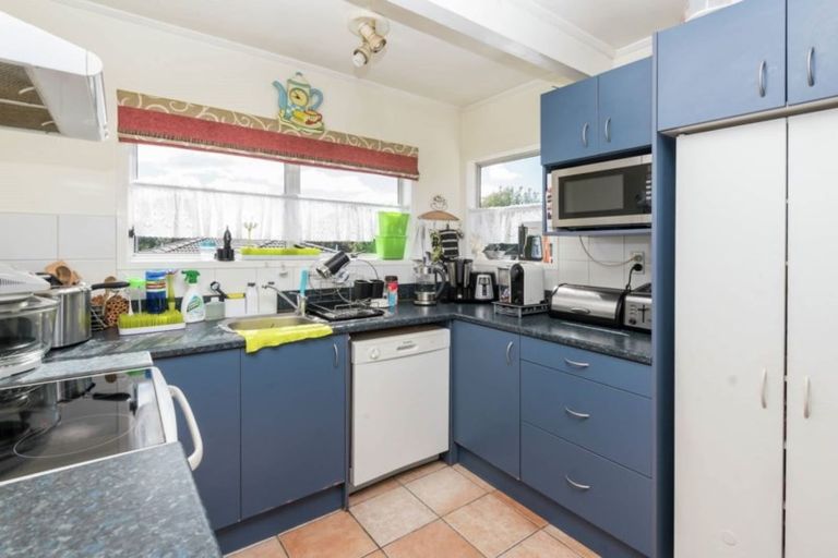 Photo of property in 11 Acland Place, Botany Downs, Auckland, 2010