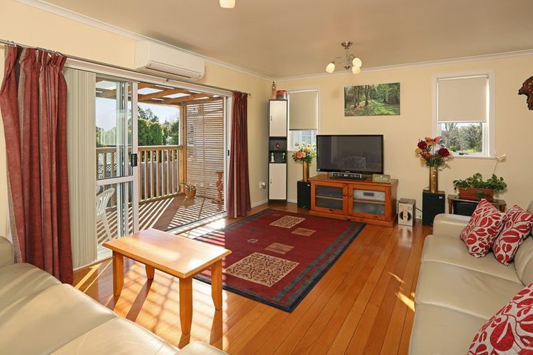 Photo of property in 11 Sheehan Road, Te Atatu South, Auckland, 0610