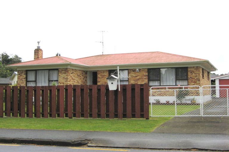 Photo of property in 17 Sunnypark Avenue, Rosehill, Papakura, 2113