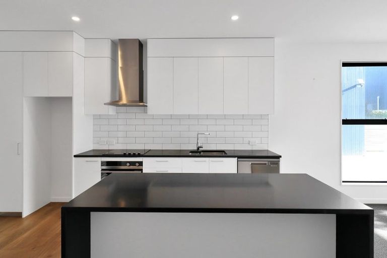 Photo of property in 2/20 Trent Street, Island Bay, Wellington, 6023