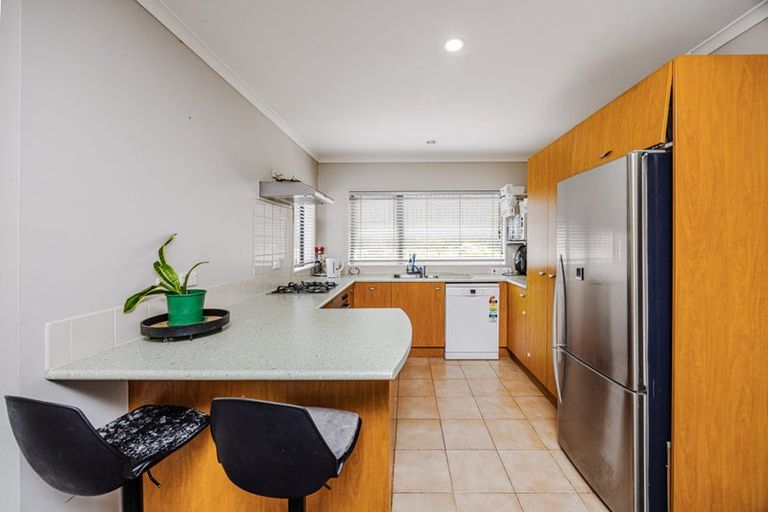 Photo of property in 31d Chieftain Rise, Goodwood Heights, Auckland, 2105