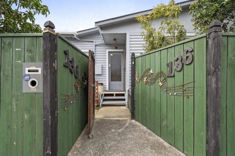 Photo of property in 136 Featherston Street, Palmerston North, 4410
