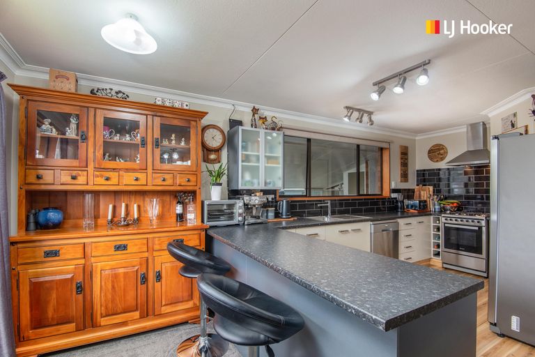 Photo of property in 495 Centre Road, Momona, Outram, 9073