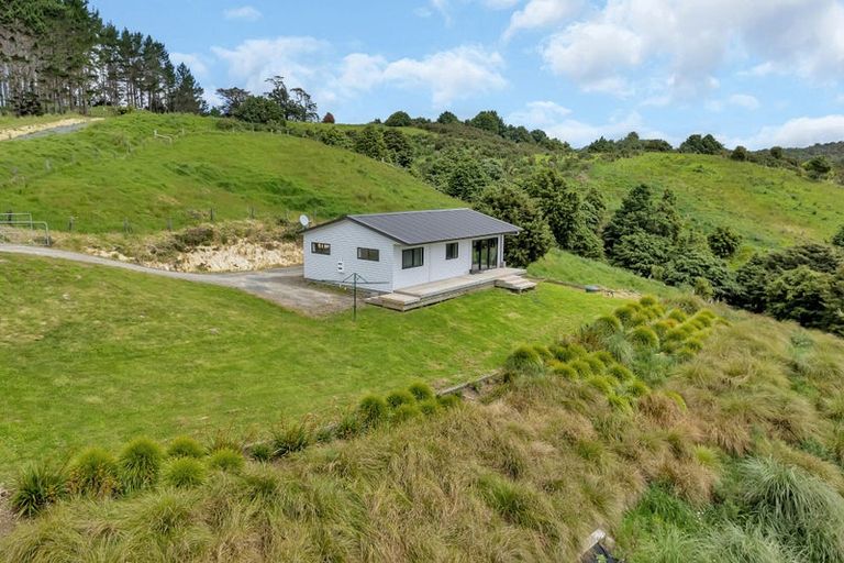 Photo of property in 2568e Paparoa-oakleigh Road, Paparoa, 0571