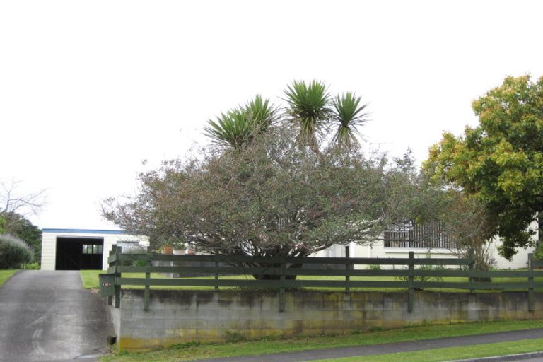 Photo of property in 108 Riversdale Drive, Merrilands, New Plymouth, 4312