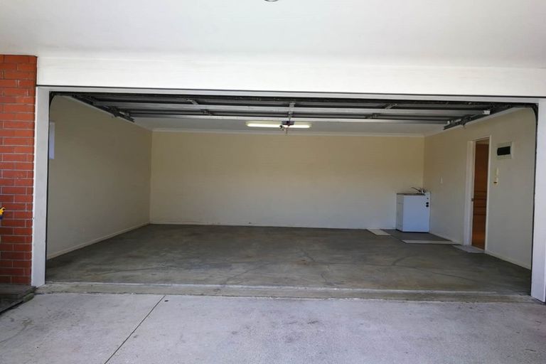 Photo of property in 2/25 Keldale Place, Forrest Hill, Auckland, 0620