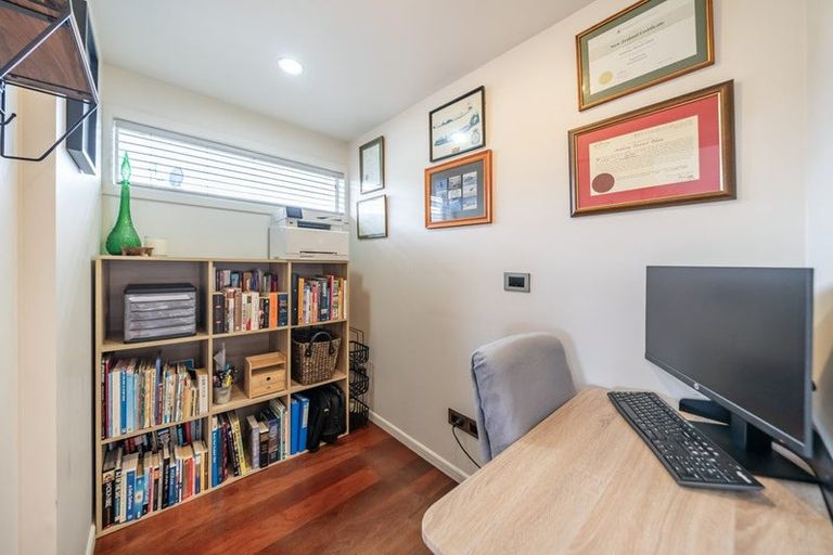 Photo of property in 43 Seymour Grove, Kingsley Heights, Upper Hutt, 5018