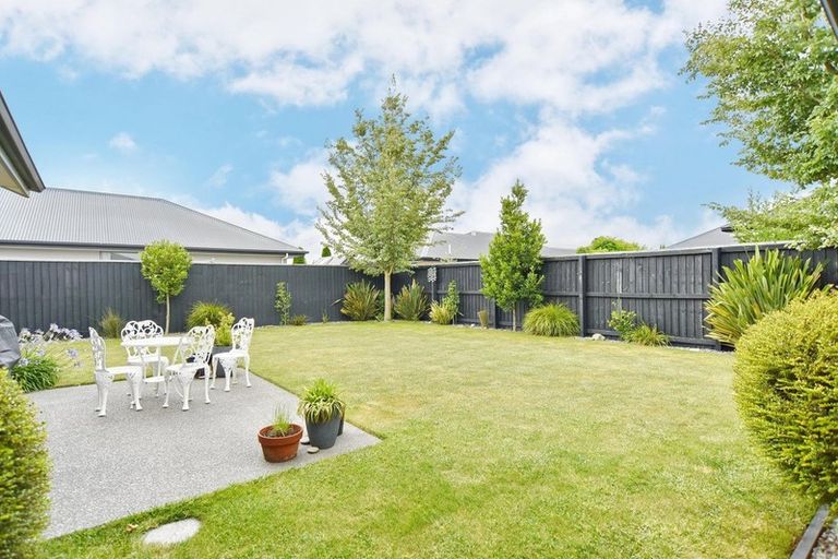 Photo of property in 16 Chestnut Place, Rangiora, 7400