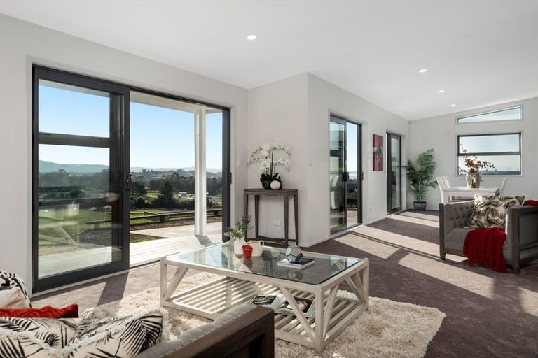 Photo of property in 11 Goldstone Place, Omokoroa, 3114