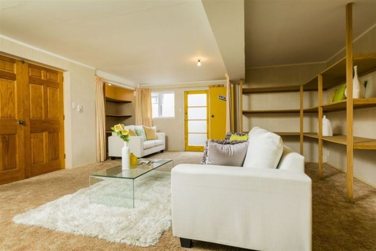 Photo of property in 77 Colwill Road, Massey, Auckland, 0614