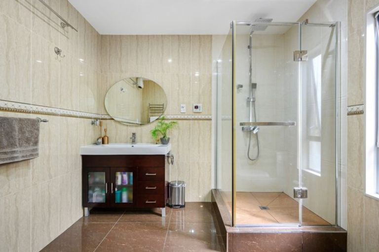 Photo of property in 200 Fisher Parade, Farm Cove, Auckland, 2012