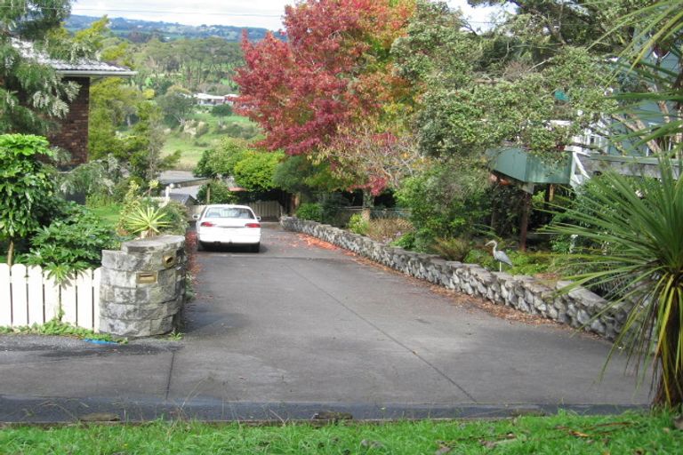 Photo of property in 37 Pohutukawa Avenue, Shelly Park, Auckland, 2014