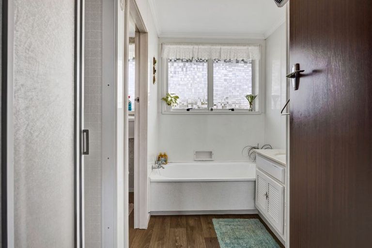 Photo of property in 3 Caesar Street, Stratford, 4332