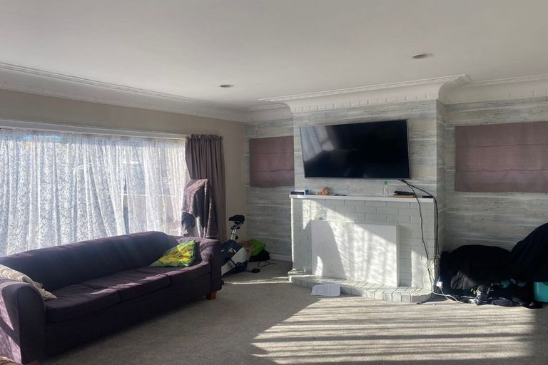 Photo of property in 28 Grove Road, Papakura, 2110