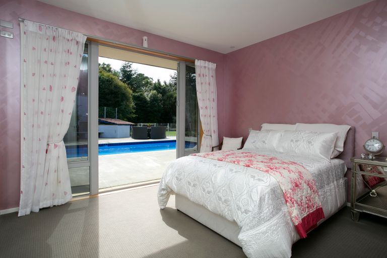 Photo of property in 5 Cameron Drive, Acacia Bay, Taupo, 3385