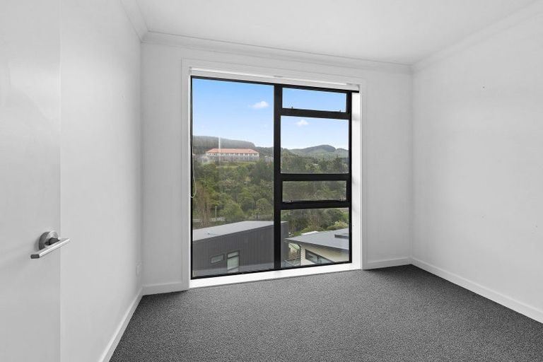 Photo of property in 15 Ara Patukawenga, Tawa, Wellington, 5028