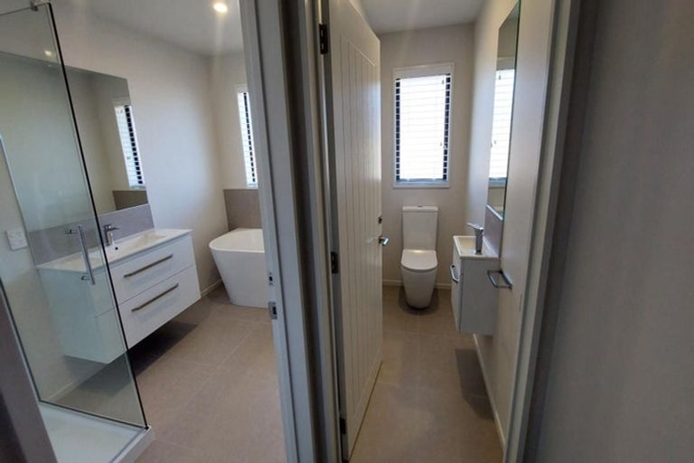 Photo of property in 130 Shillingford Boulevard, Rolleston, 7615