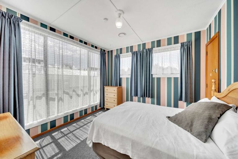 Photo of property in 24 Halsey Street, Clinton, 9534